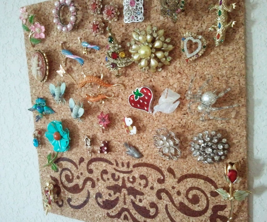 DIY Pin & Brooch Display by Wilde Designs